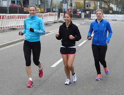 Drei schnelle LSVBlerinnen beim Einlaufen: Laura, Evelyne und Nadine